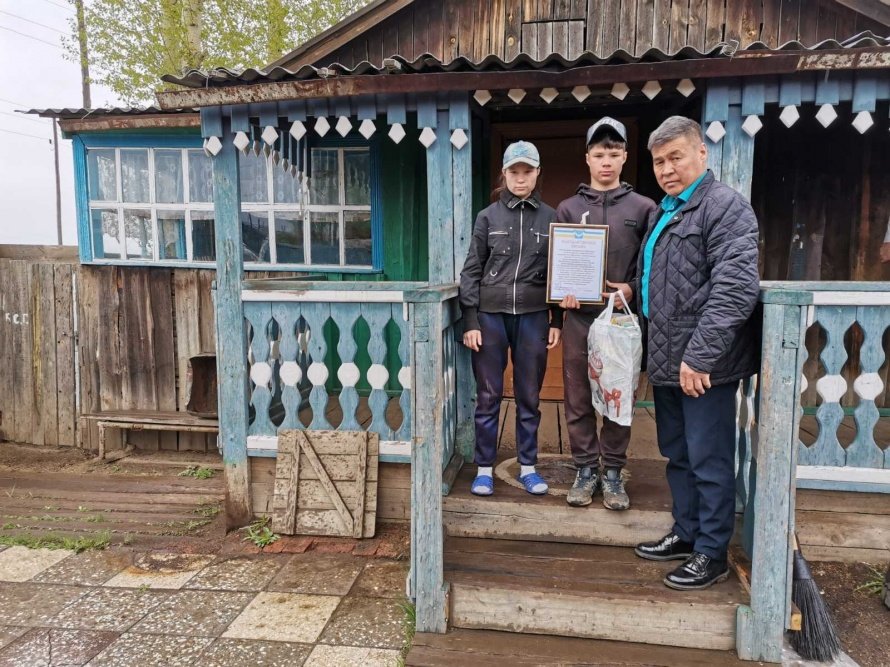 Благодарственное письмо и сладости за активную жизненную позицию